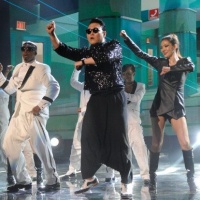  "Gangnam Style" счупи всички рекорди по популярност